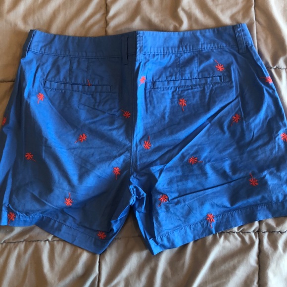 Old Navy chino shorts with palm trees - Picture 3 of 4